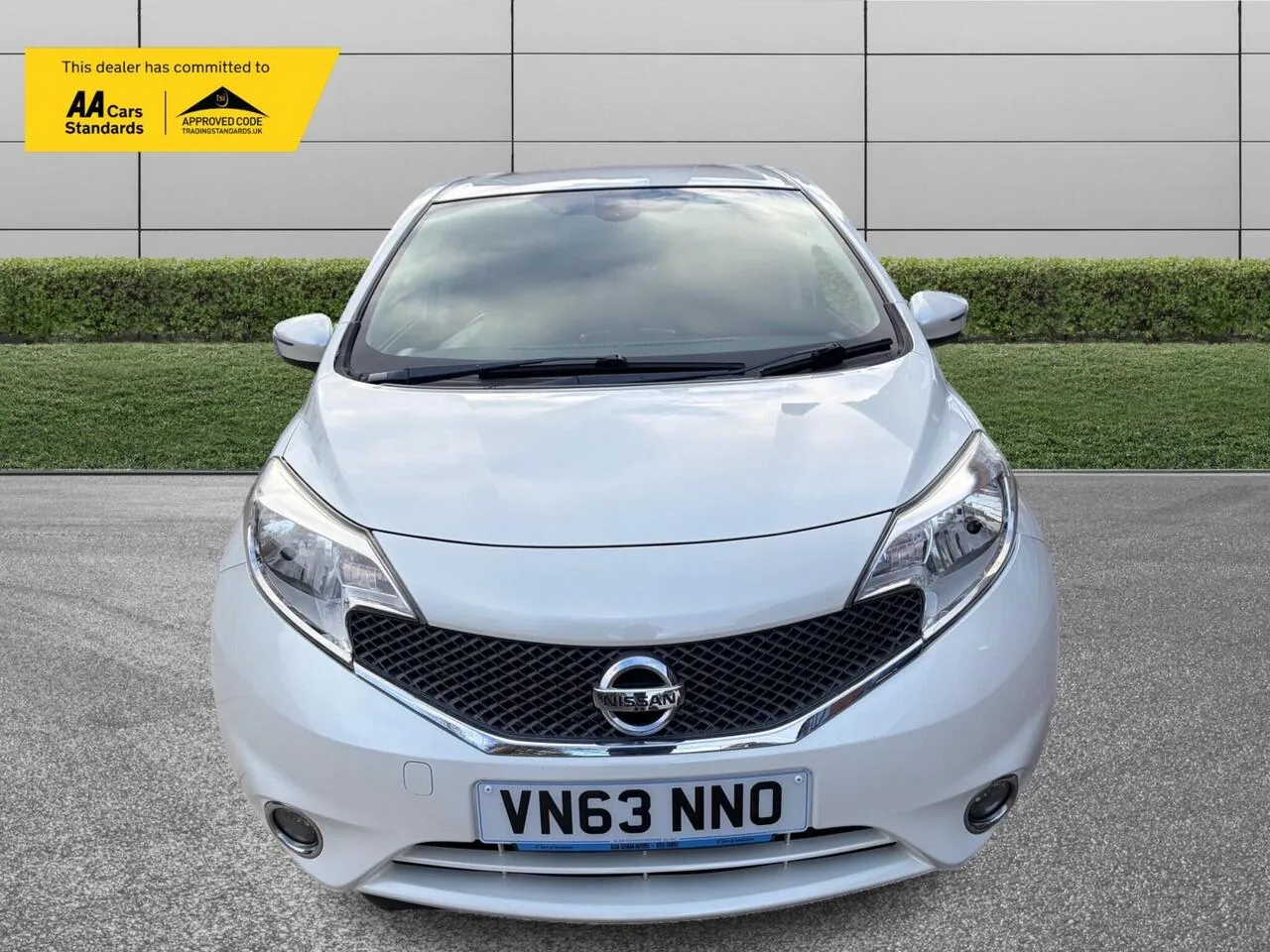 Nissan Note 2013 photo 2