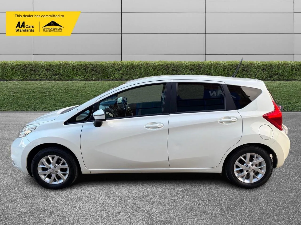 Nissan Note 2013 photo 5