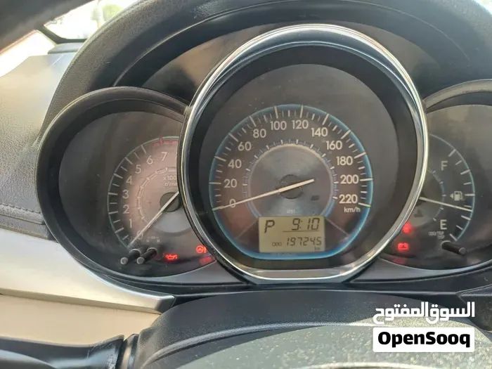 Toyota Yaris 2014 photo 3