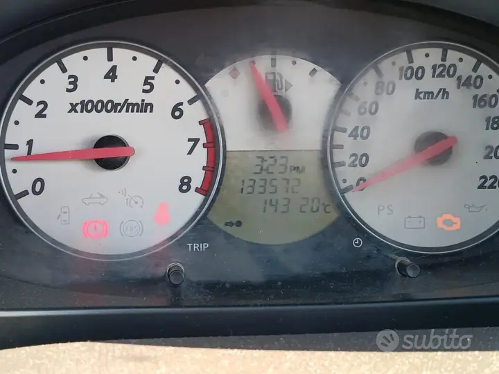 Nissan Micra 2010 photo 4