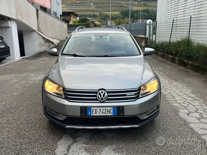 Volkswagen Passat 2014 photo 2