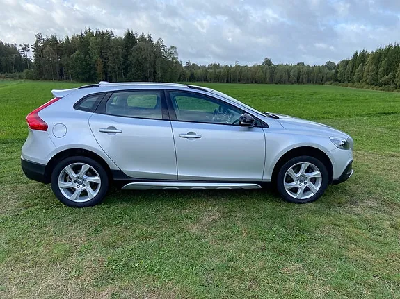Volvo V40 Cross Country 2013 photo 2