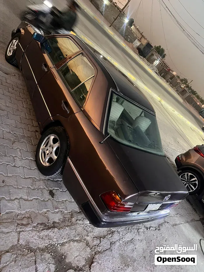 Mercedes-Benz E-Class 1993 photo 2