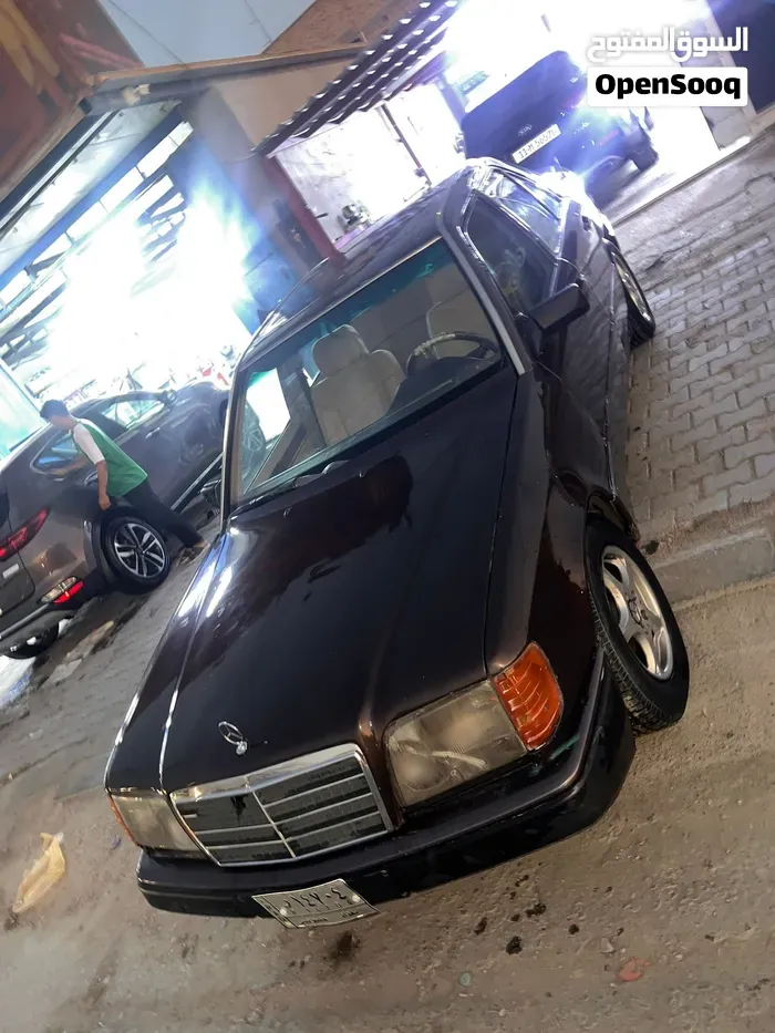 Mercedes-Benz E-Class 1993 photo 4