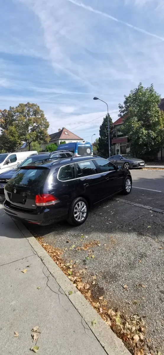 Volkswagen Golf 2011 photo 2
