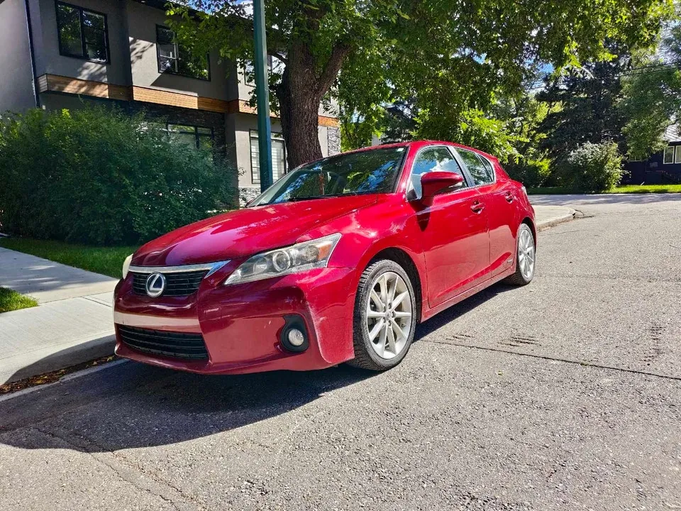 Lexus Ct200H 2013 photo 2