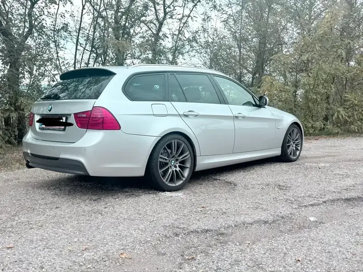 BMW 3 Series 2011 photo 3