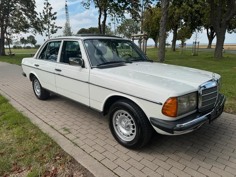 Mercedes-Benz 200 D W123