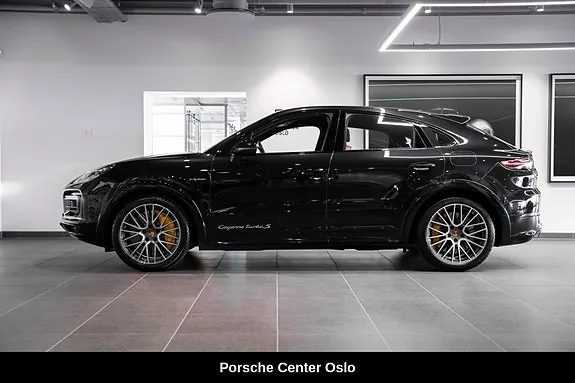 Porsche Cayenne Turbo S 2022 photo 2