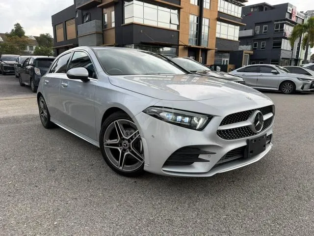 Mercedes-Benz A180