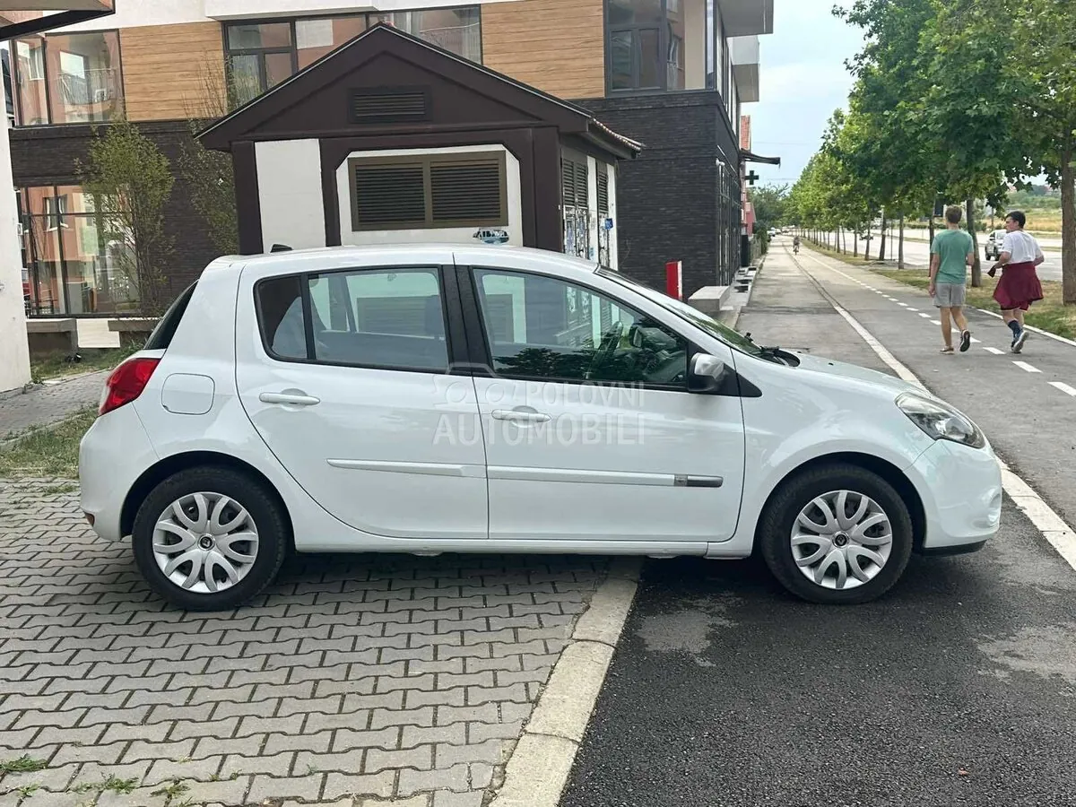 Renault Clio 2011 photo 4