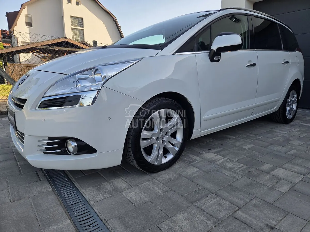 Peugeot 5008 2012 photo 4