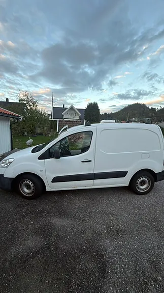 Peugeot Partner 2011 photo 2