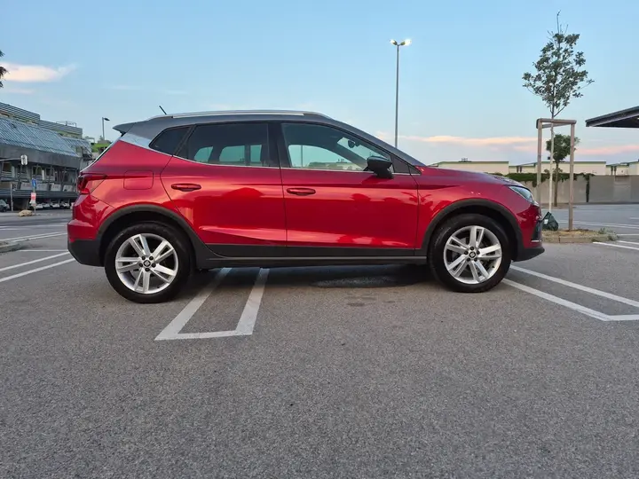 Seat Arona 2019 photo 2