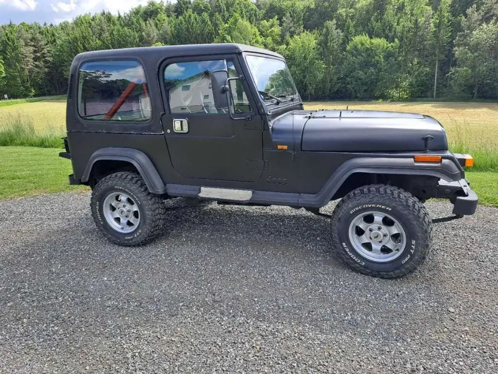 Jeep Wrangler 1990 photo 3