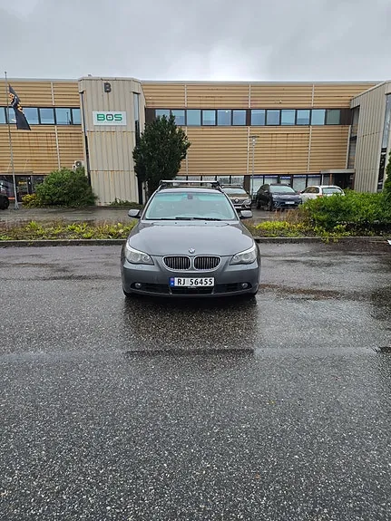 BMW 525I