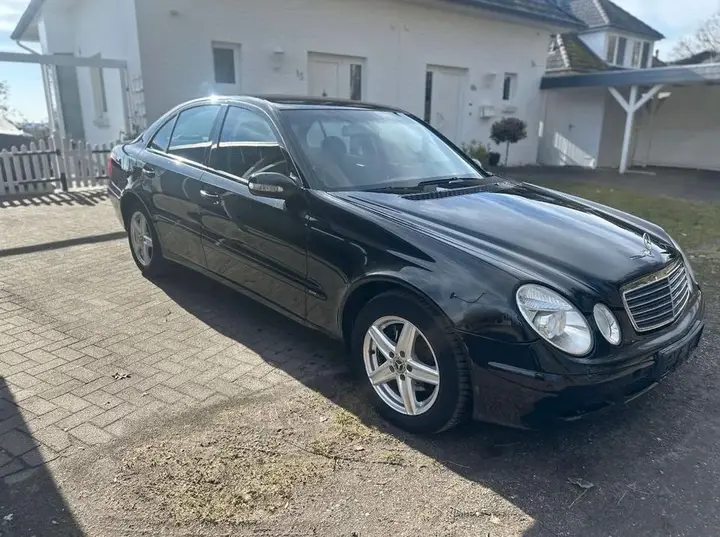 Mercedes-Benz E270