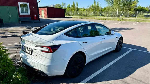 Tesla Model 3 2024 photo 2