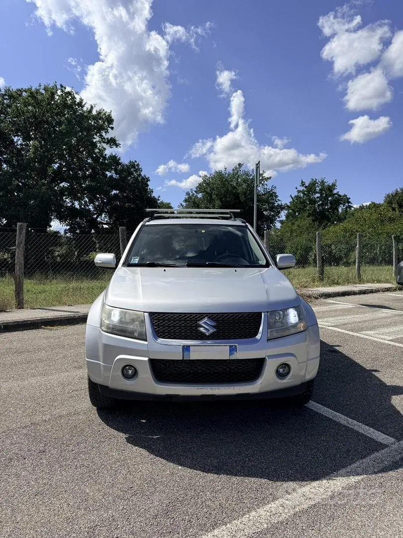 Suzuki Grand Vitara 2010 photo 2