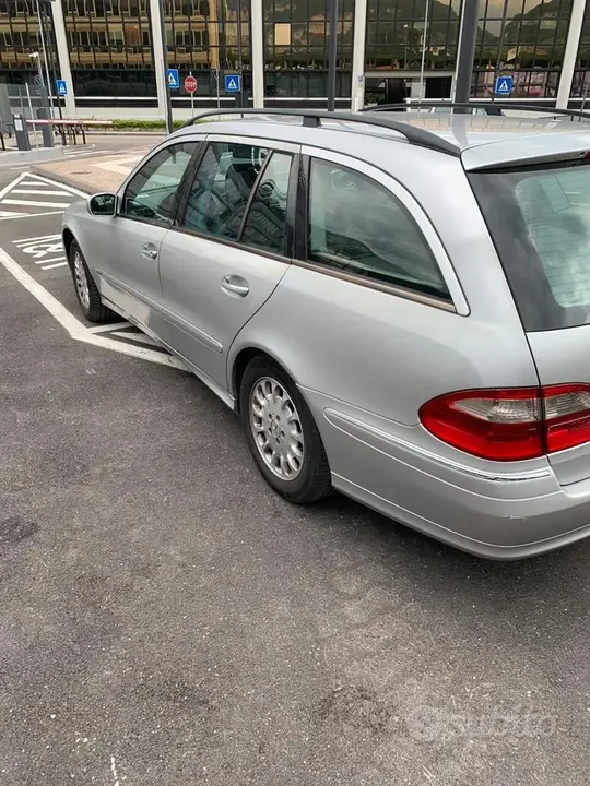 Mercedes-Benz E-Class 2004 photo 4