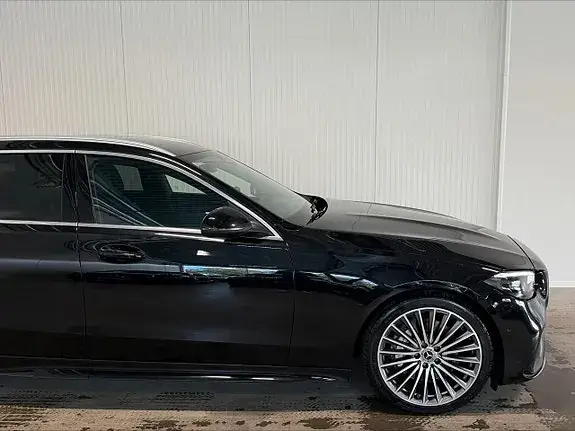 Mercedes-Benz C220 2024 photo 3