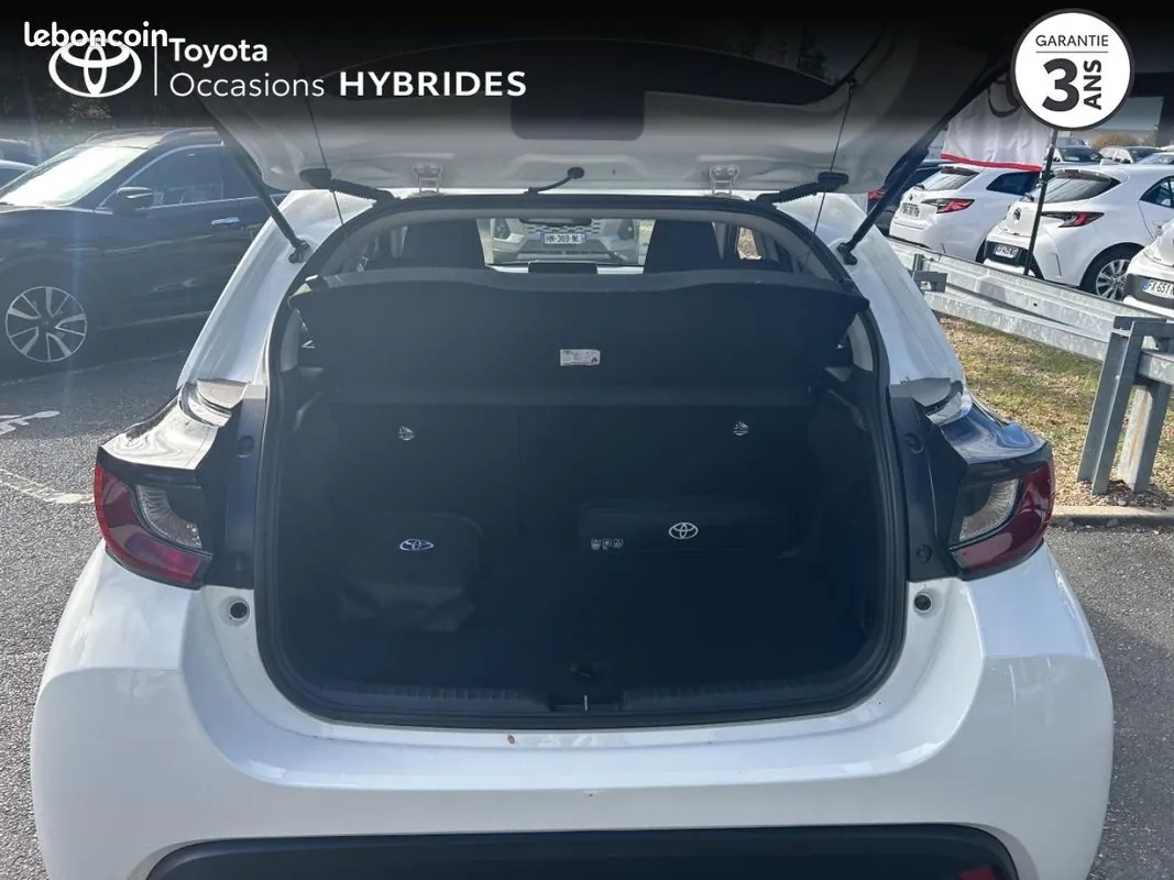 Toyota Yaris 2025 photo 2