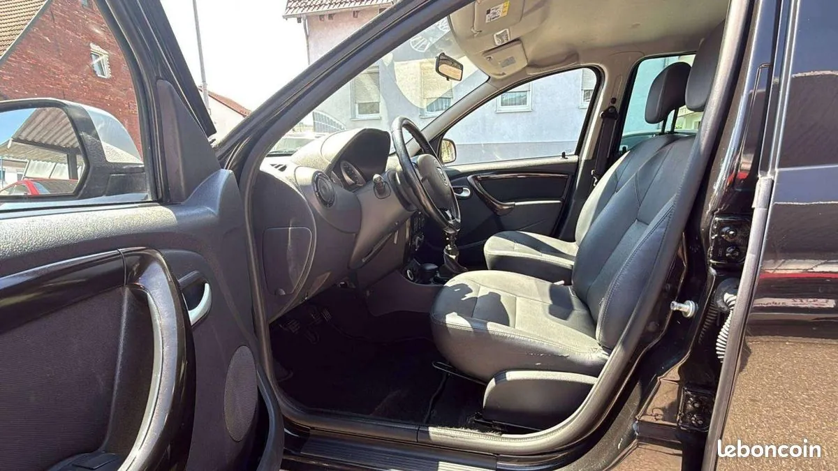 Dacia Duster 2011 photo 2