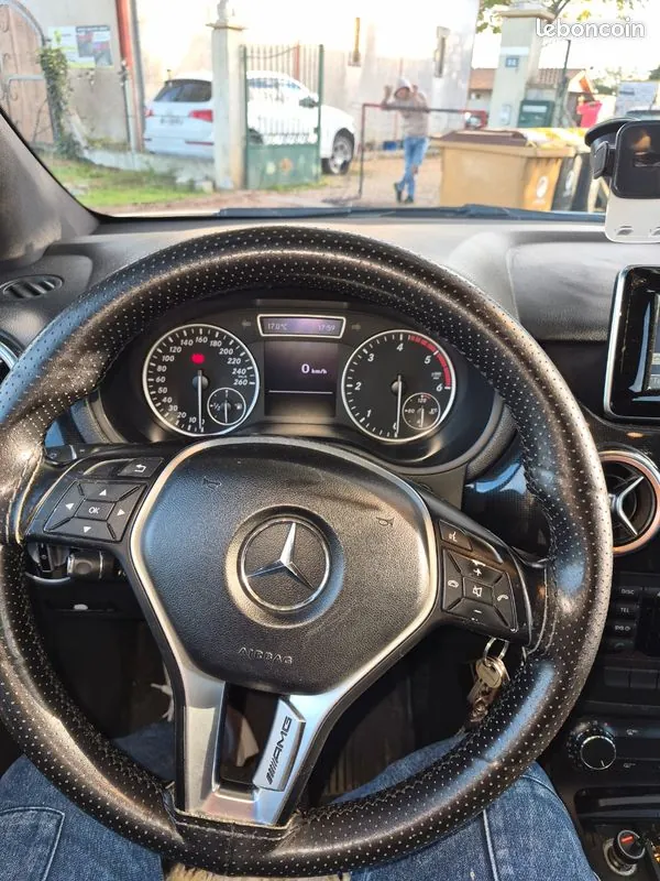 Mercedes-Benz B-Class 2012 photo 2