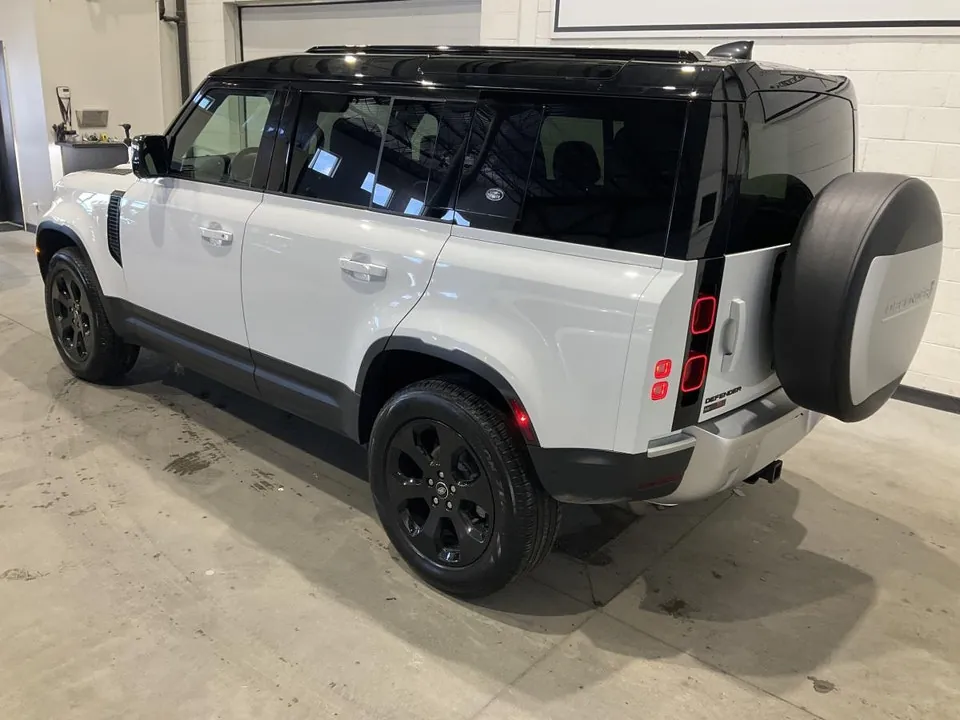 Land Rover Defender 2023 photo 2