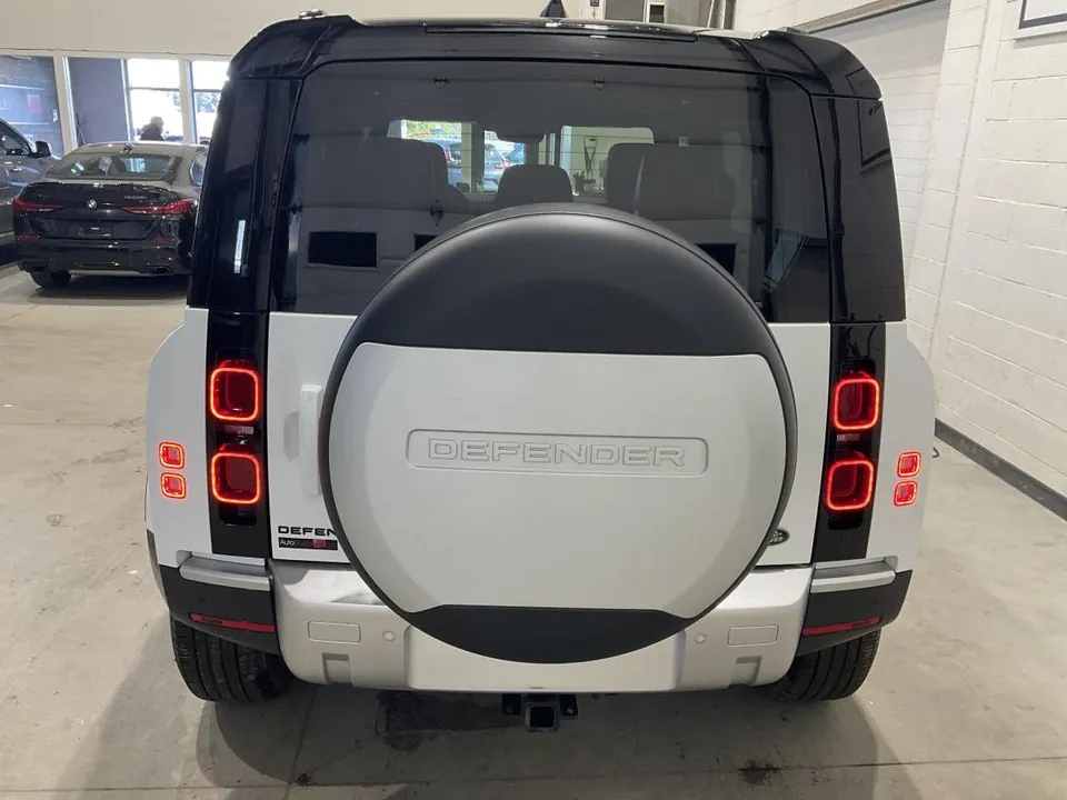 Land Rover Defender 2023 photo 3