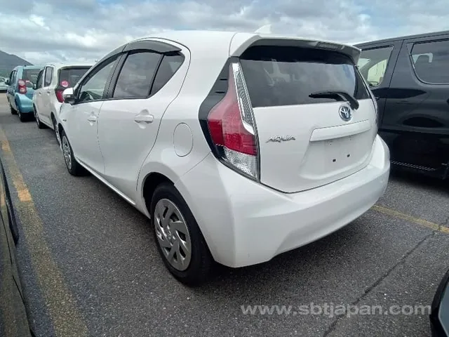 Toyota Aqua 2017 photo 3