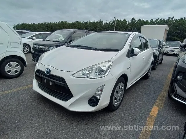 Toyota Aqua 2017 photo 2