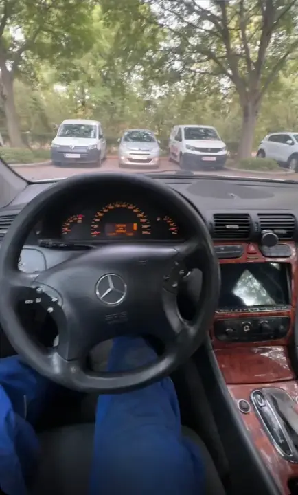 Mercedes-Benz C-Class 2002 photo 2