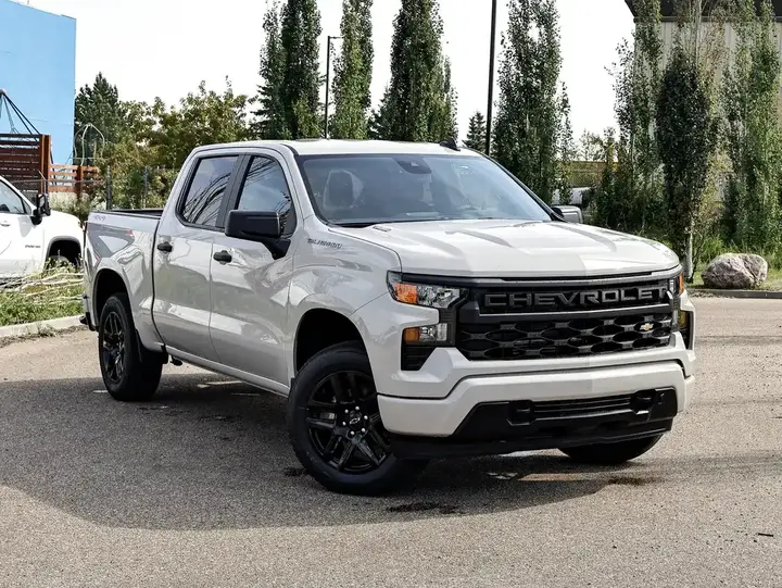 Chevrolet Silverado 1500 2026 photo 2