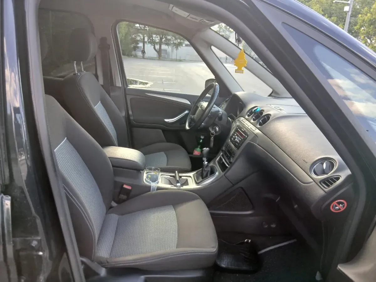 Ford Galaxy 2011 photo 3