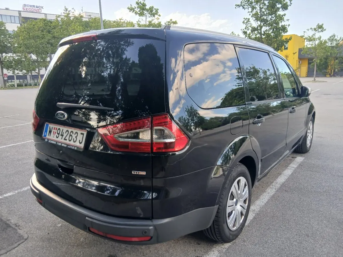 Ford Galaxy 2011 photo 2