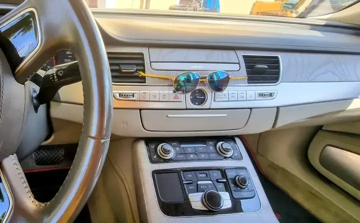 Audi A8 2016 photo 2