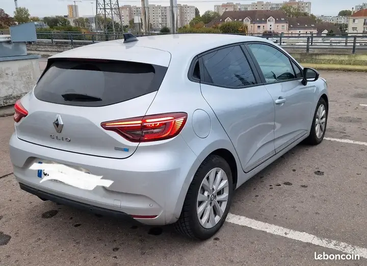 Renault Clio 2023 photo 2