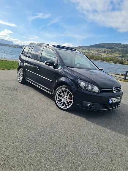 Volkswagen Touran 2013 photo 2