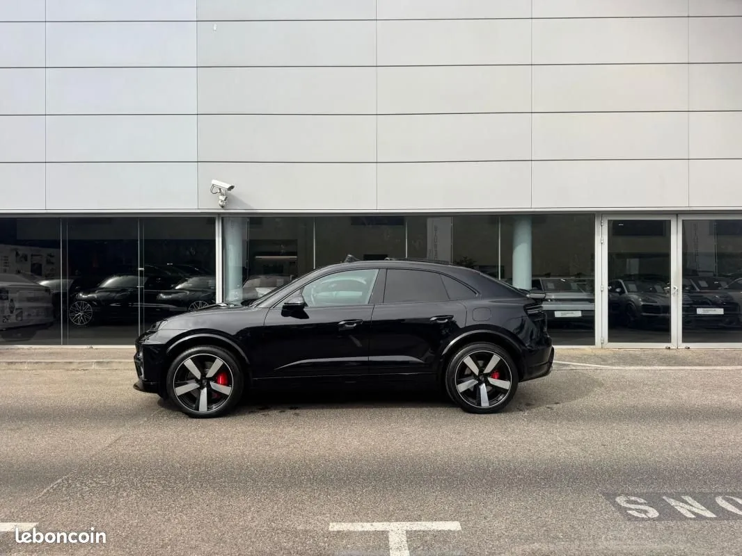 Porsche Macan 2024 photo 2