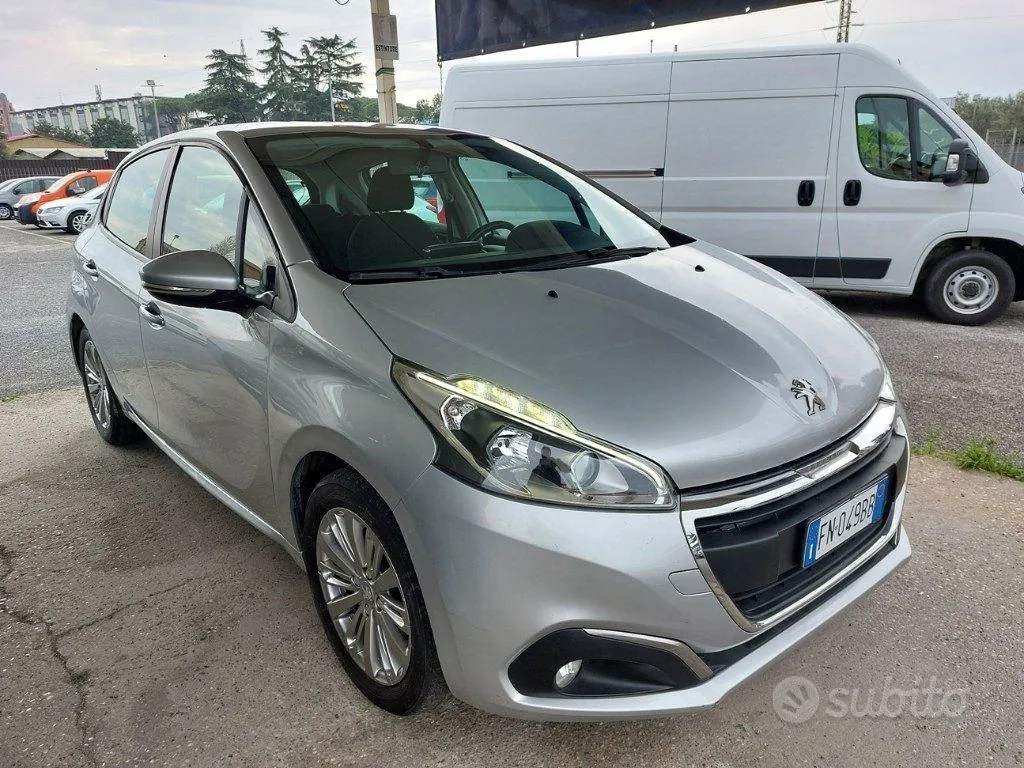 Peugeot 208 2018 photo 3