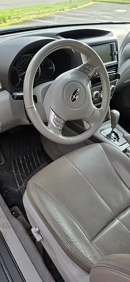 Subaru Forester 2010 photo 2