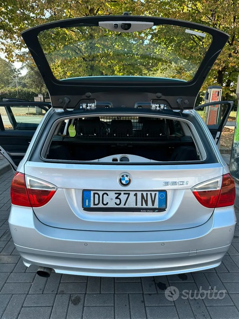 BMW 320I 2006 photo 2