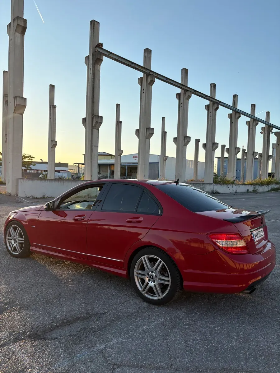 Mercedes-Benz C-Class 2010 photo 2