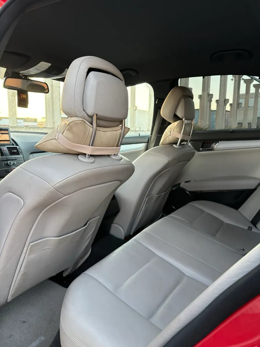 Mercedes-Benz C-Class 2010 photo 3