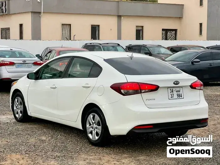 Kia Forte 2018 photo 2
