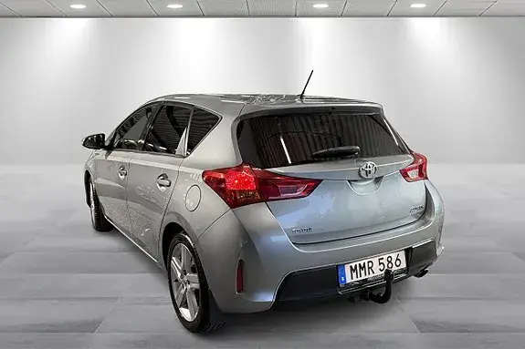 Toyota Auris 2014 photo 2