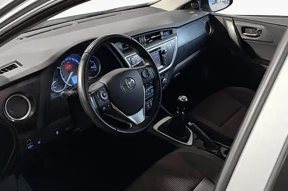 Toyota Auris 2014 photo 4