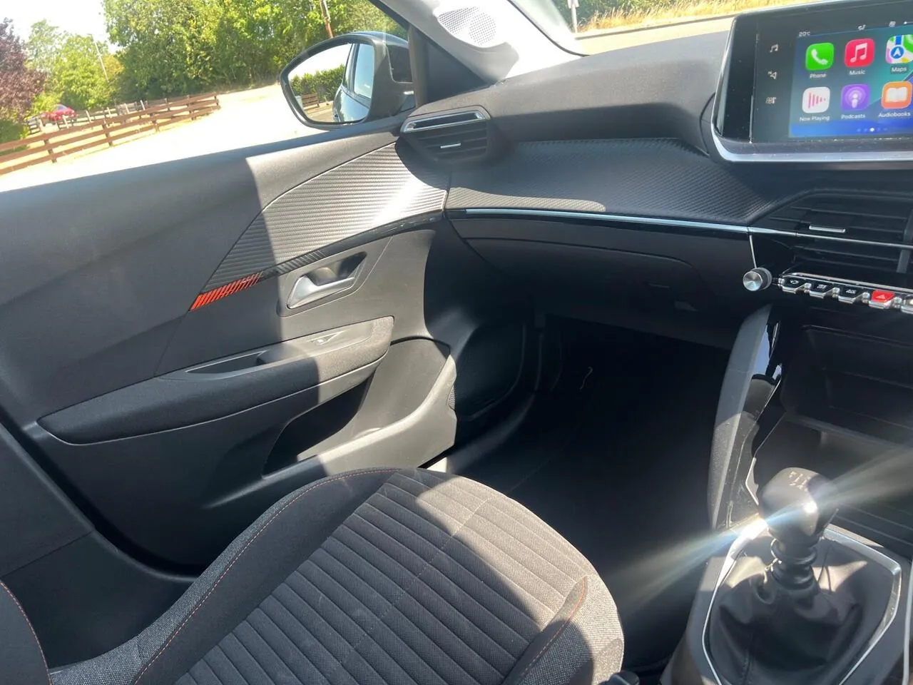 Peugeot 208 2022 photo 4