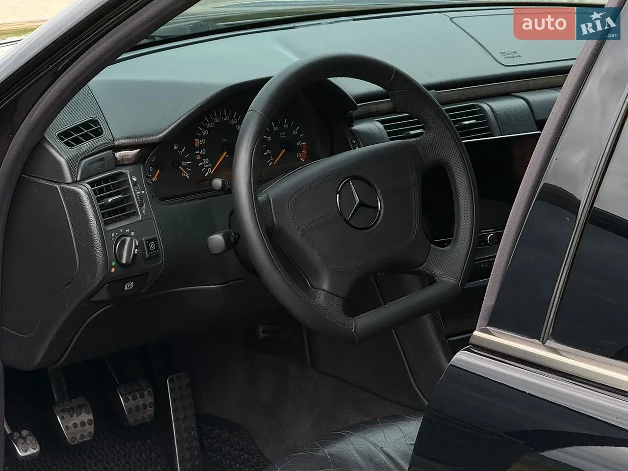 Mercedes-Benz E-Class 1998 photo 4